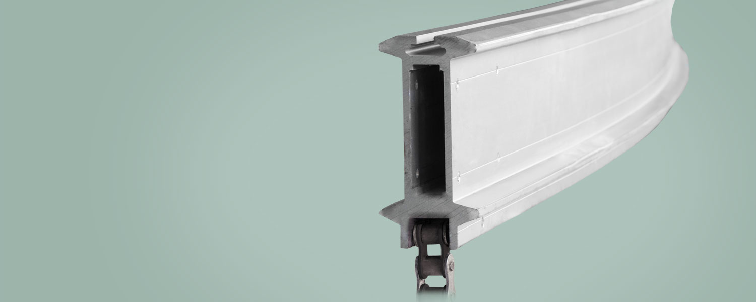 Climbing safeaccess rail with chain